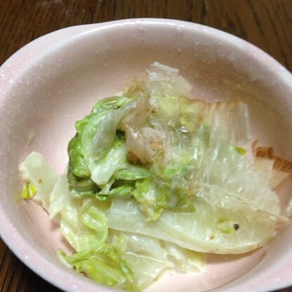 白菜結構いっぱいしたのに量が大分低くなりますね。沢山食べれていいですね。鰹節は上にのっけてみました。マヨネーズとあいますね♡
明日のお弁当にも入れる予定です。